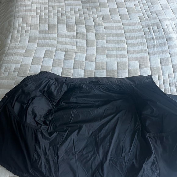 Alo gold rush puffer in black - Picture 4 of 5